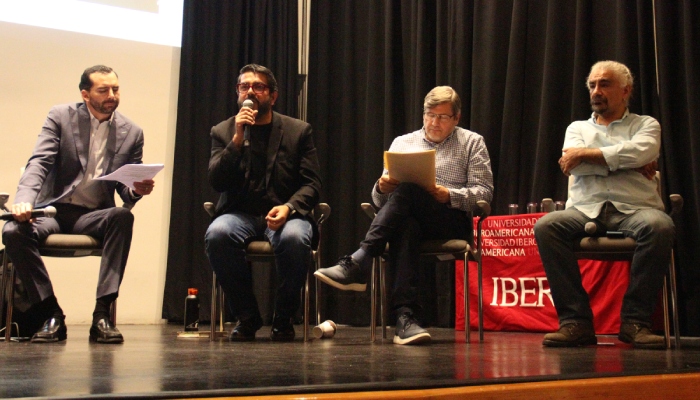 Alejandro Domínguez, periodista de Milenio TV, Rodolfo Gamiño Muñoz, investigador del Departamento de Historia de la IBERO, Luis Javier Vaquero, Subdirector de Derechos Humanos de Amnistía Internacional México y Temoris Grecko, de la organización Ojos de Perro contra la Impunidad.