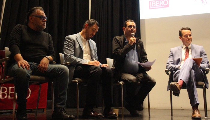 Coitza Greko, de la organización Ojos de Perro contra la Impunidad; Diego García Ricci, investigador del Departamento de Derecho, Juan Carlos Henríquez, Director del Departamento de Comunicación de la IBERO y Maximiliano Murk, Coordinador de Identificación Humana del Fondo de Población de las Naciones Unidas.