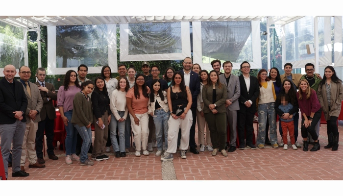 Autoridades universitarias participan en el cierre de actividades anuales de CORSA y CREA.