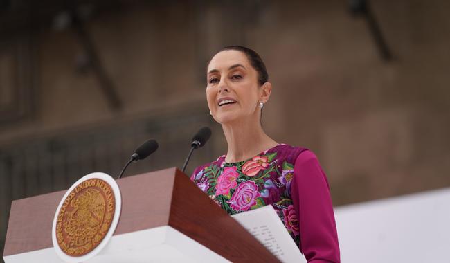 La presidenta Claudia Sheinbaum, durante el informe de sus primeros 100 días de gobierno, en el Zócalo capitalino. Foto Presidencia.