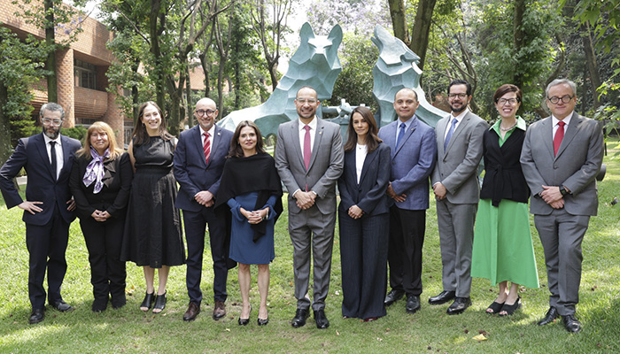 De izq. a der.: Dr. Joseba Buj, Dra. Christa Godínez, Dra. Cristina Perales, Dr. Alejandro Anaya, Dra. Alicia Parra, Dr. Luis Arriaga, Dra. Célida Gómez, Dr. Gamaliel Hernández, Dr. Edgar Mendivil, Dra. Graciela Teruel y Mtro. Nathan Witemberg. Foto Alberto Hernández.