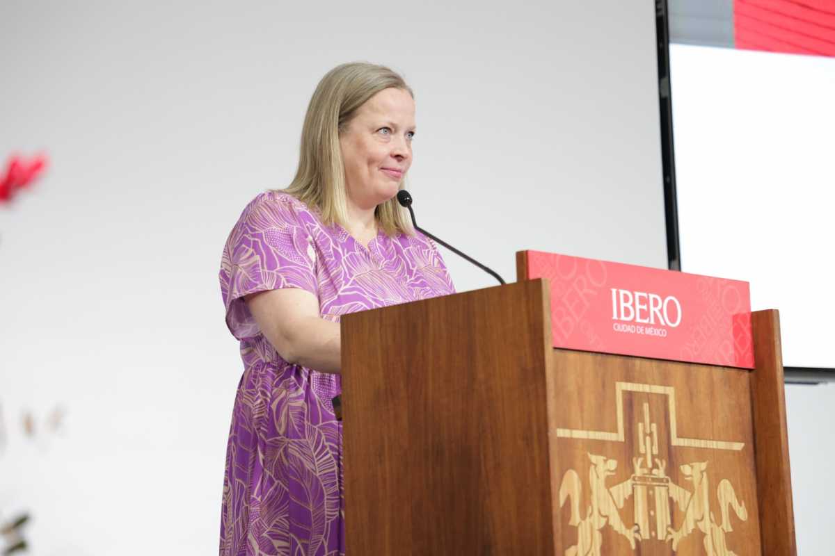 La Dra. Michelle Gama moderó la Ceremonia de Nombramientos.