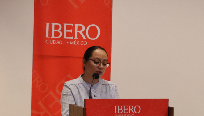 La Dra. Azucena Betanzos González, Académica del Departamento de Estudios Empresariales.