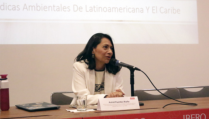 La Dra. Astrid Puentes, relatora ambiental de la ONU y académica de la IBERO, llamó a tejer alianzas y usar el derecho como herramienta para alcanzar justicia climática, durante el IV Encuentro de Clínicas Jurídicas Ambientales.