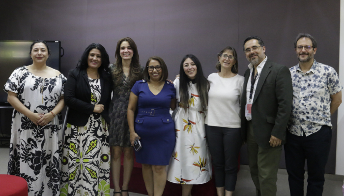 Gloria Alcocer Olmos, Mónica Macías Guel, Dania Paola Ravel Cuevas, María Luisa Flores Huerta, Erika Granados Aguilar, Helena Varela Guinot, Enrique Gutiérrez Márquez y Roger Magazine Nemhauser, Director del Departamento de Ciencias Sociales y Políticas de la IBERO