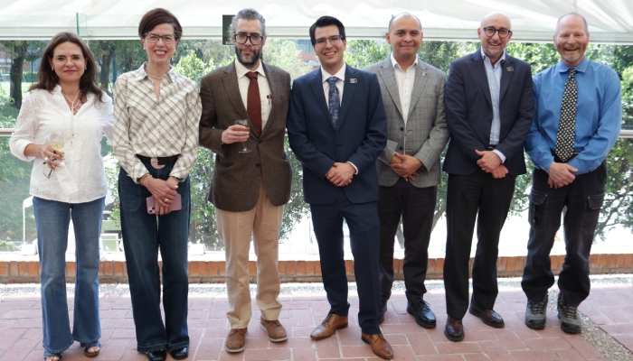 La Dra. Alicia Parra Carriedo, Dra. Graciela Teruel Belismelis, Dr. Joseba Buj Corrales, Dr. Jorge Ángel González Ordiano, Dr. Jorge Ángel González Ordiano, Dr. Alejandro Anaya Muñoz y el profesor Steven J. Simske.
