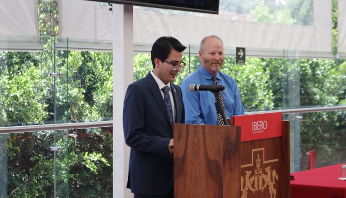 El Dr. Jorge Ángel González Ordiano y el profesor Steven J. Simske.