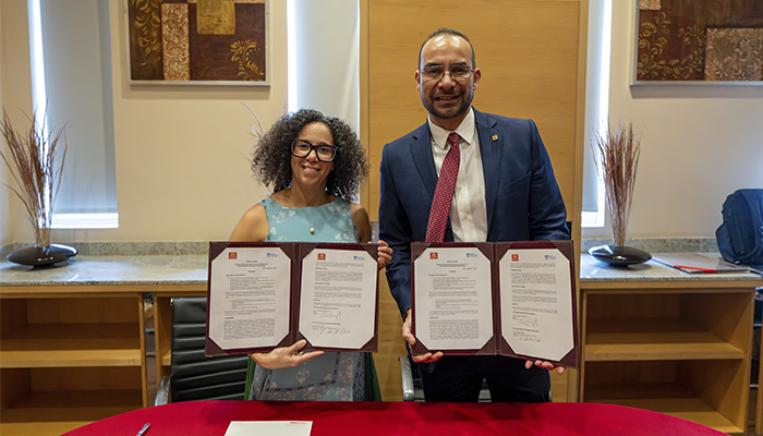 Brietta R. Clark, Decana de la Facultad de Derecho de LMU, y el Dr. Luis Arriaga Valenzuela, S. J., Rector de la IBERO