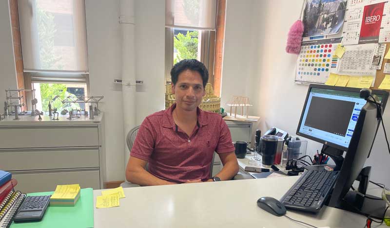 El Mtro. Alan Sánchez, es académico del Departamento de Arquitectura, Urbanismo e Ingeniería Civil de la Universidad Iberoamericana. Foto: Laura Herrera.