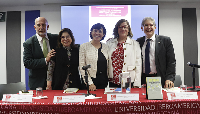 De izq a der.: Dr. Fernando de la Fuente, S.J., Dra. Lourdes Caudillo, Dra. Ingrid Eugenia Cerecero, Mtra. María Ofelia Béjar López Peniche y Mtro. Alberto Sagrera Tapia. Fotos: Mariana Domínguez Batis.