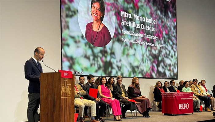 Egresadas y egresados de los Diplomados IBERO Otoño 2025 celebraron su Macroclausura en un auditorio lleno de entusiasmo, acompañadas y acompañados por familias, docentes y coordinaciones.